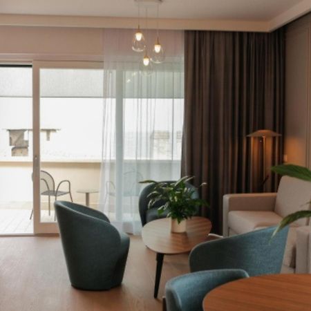 Grand Hotel Terme Sirmione Esterno foto A living room in a modern apartment