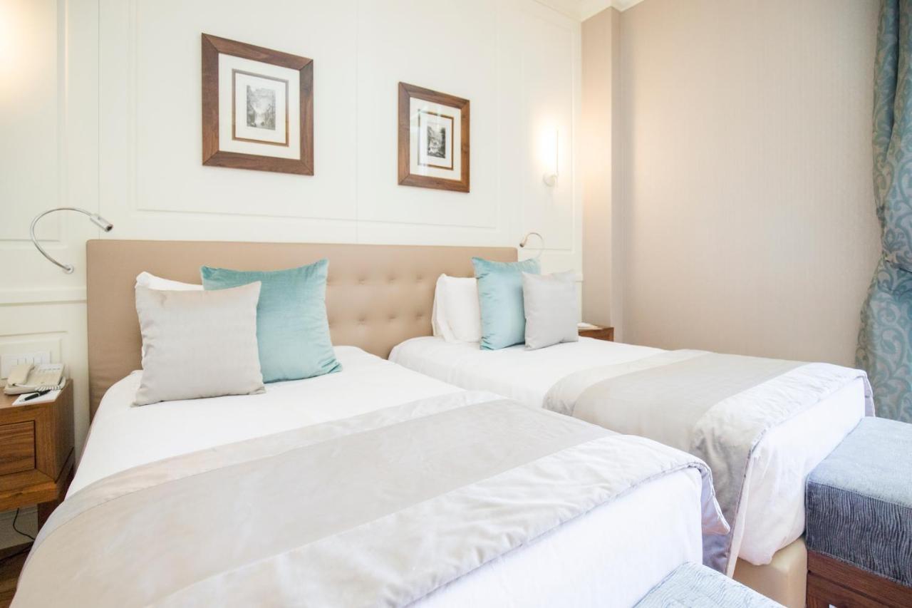 Grand Hotel Terme Sirmione Esterno foto A bedroom at the hotel