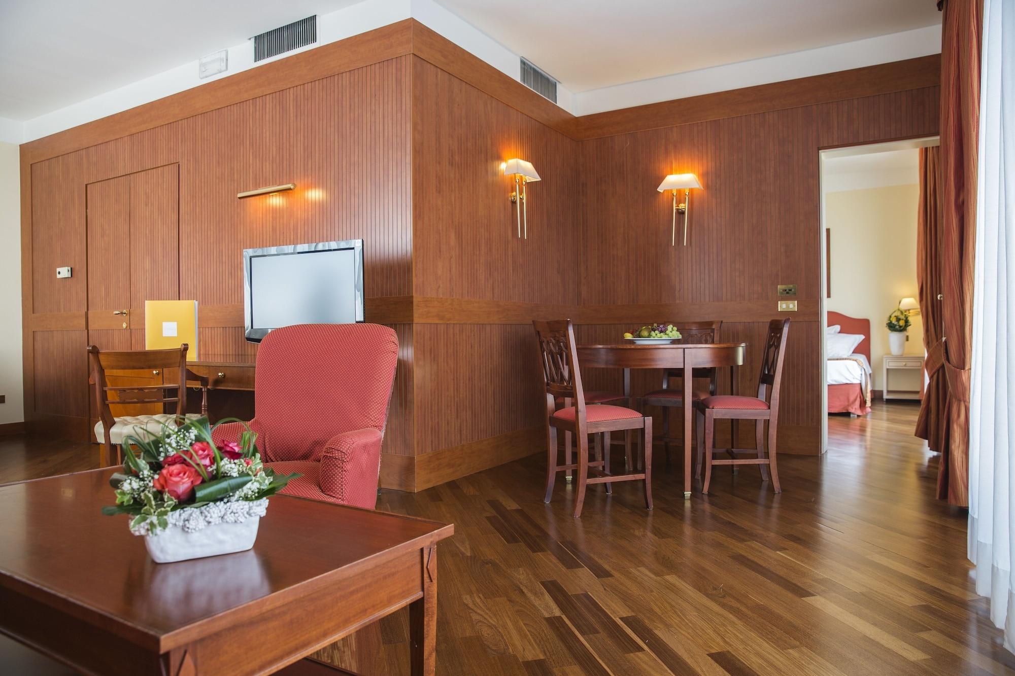 Grand Hotel Terme Sirmione Esterno foto Suite