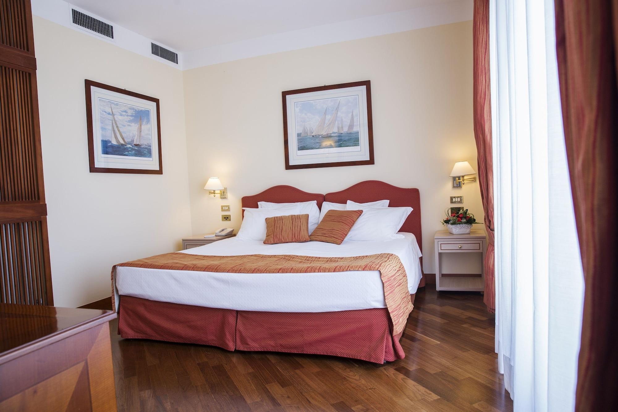 Grand Hotel Terme Sirmione Esterno foto A room at the hotel