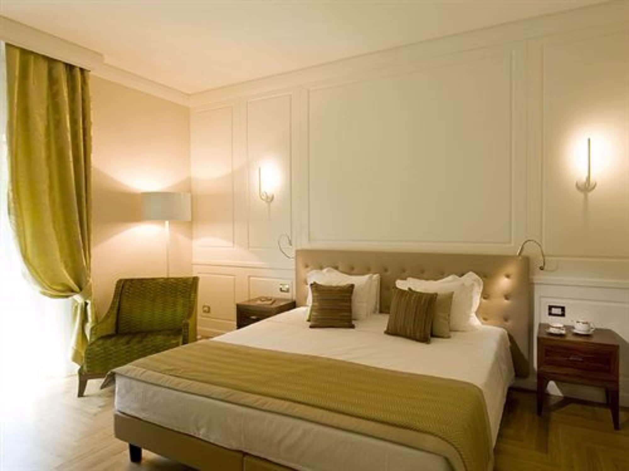 Grand Hotel Terme Sirmione Esterno foto A bedroom at the hotel