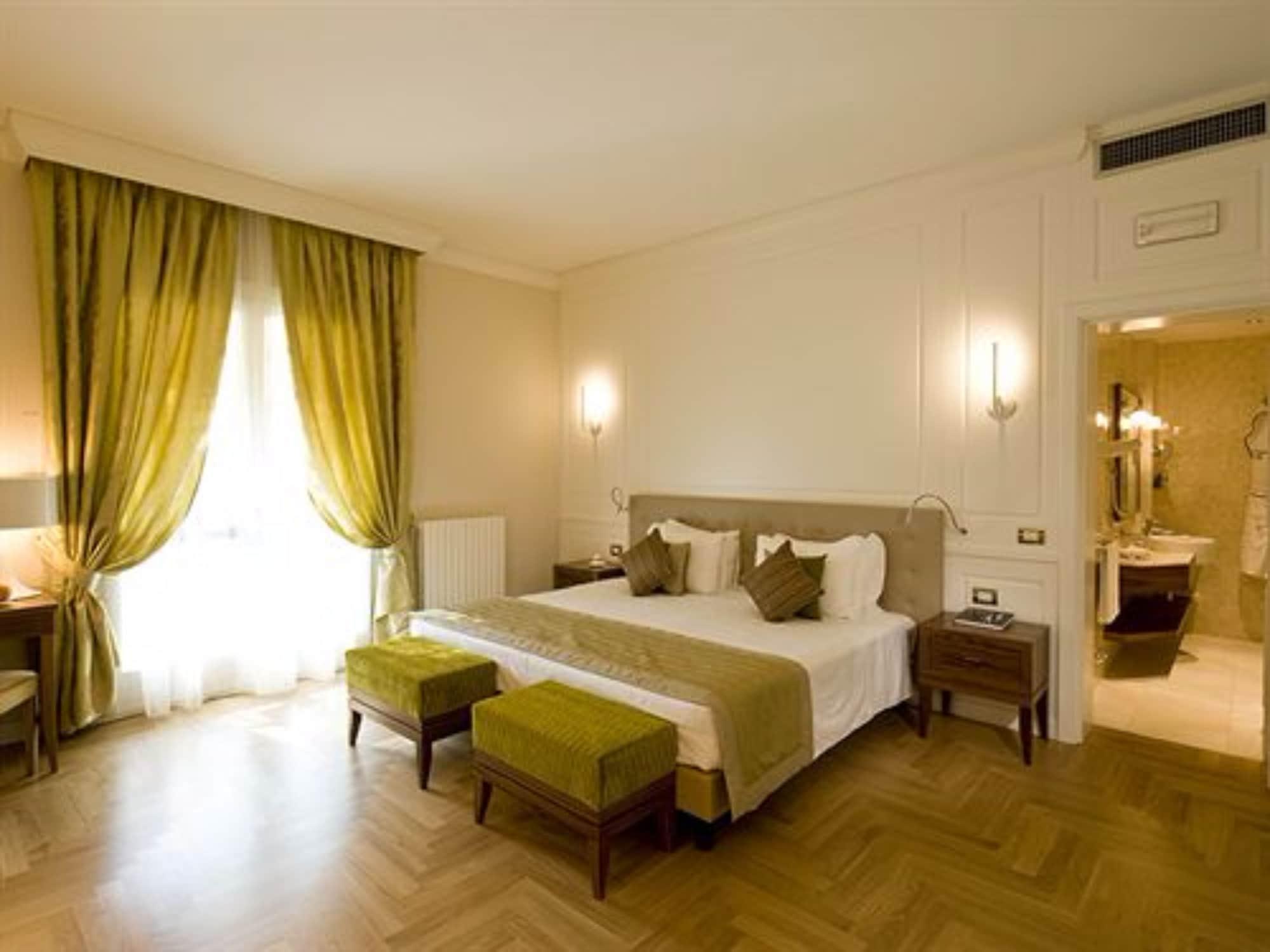 Grand Hotel Terme Sirmione Esterno foto A room at the hotel