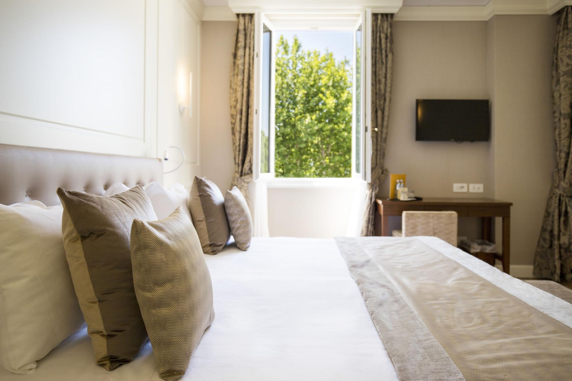 Grand Hotel Terme Sirmione Esterno foto A room at the hotel