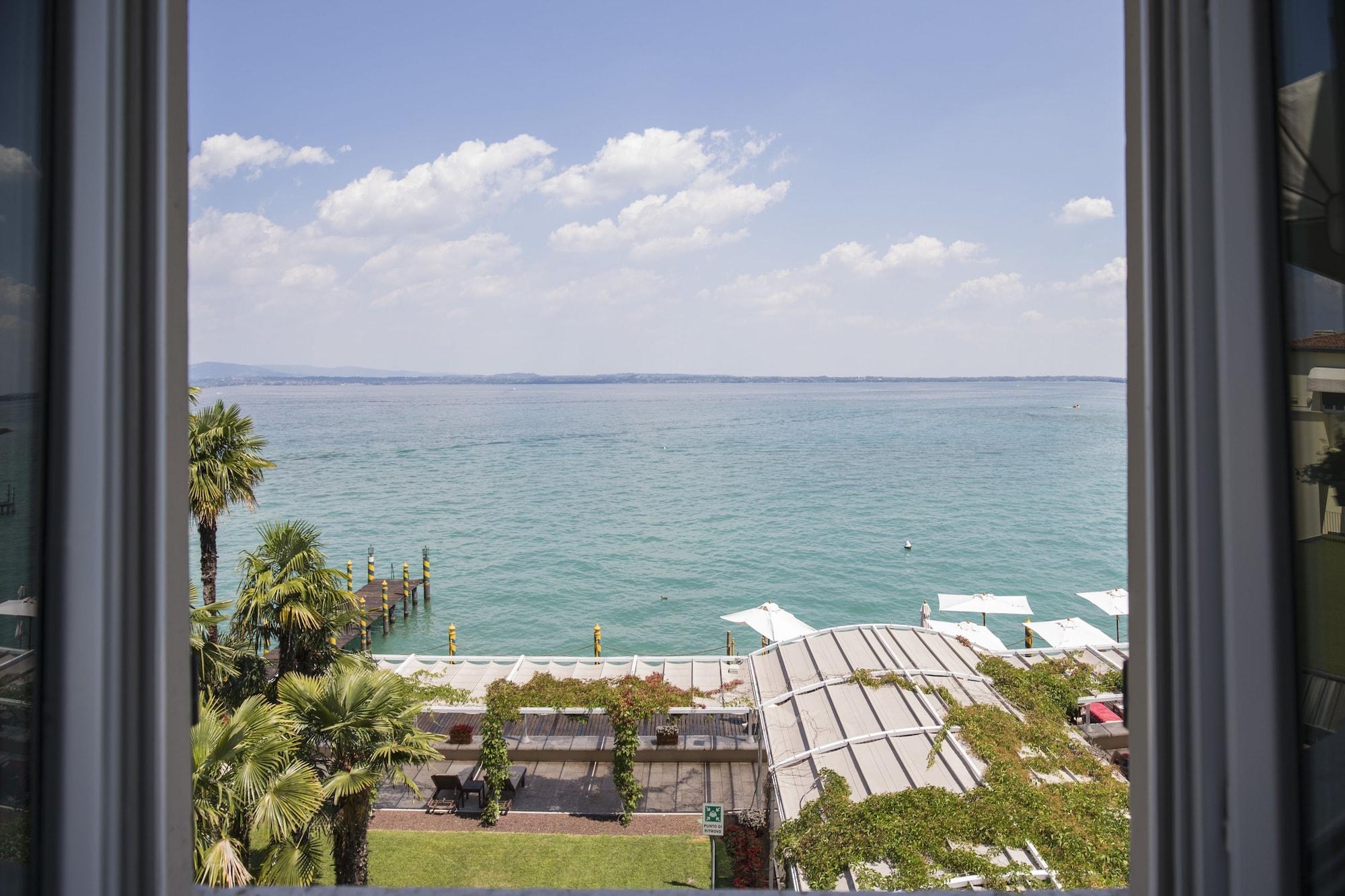 Grand Hotel Terme Sirmione Esterno foto View of the Mediterranean Sea from the window of a hotel room