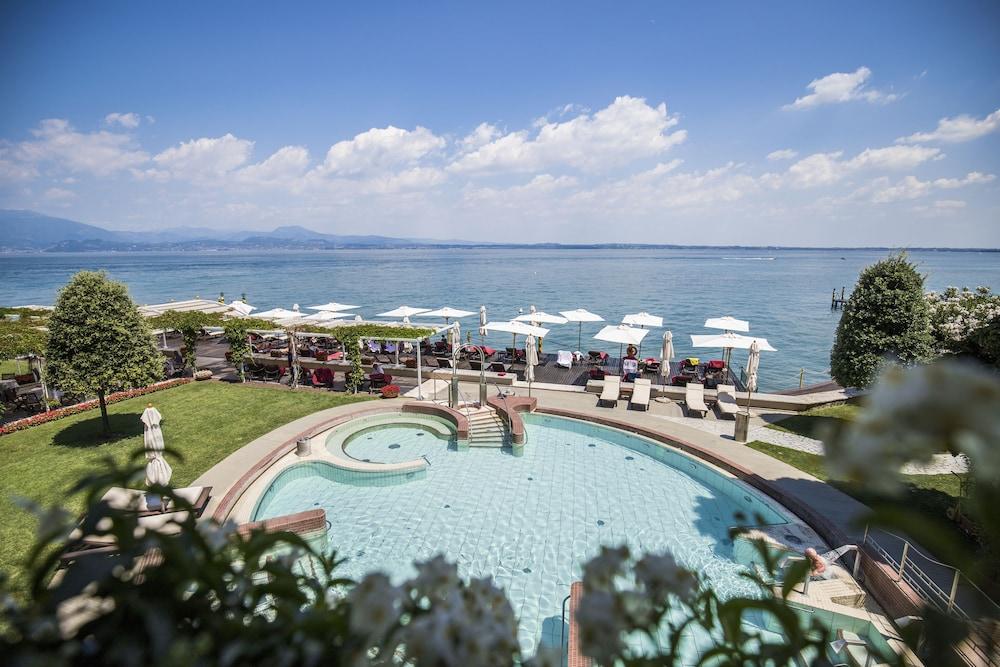 Grand Hotel Terme Sirmione Esterno foto The swimming pool at the Dolder Grand