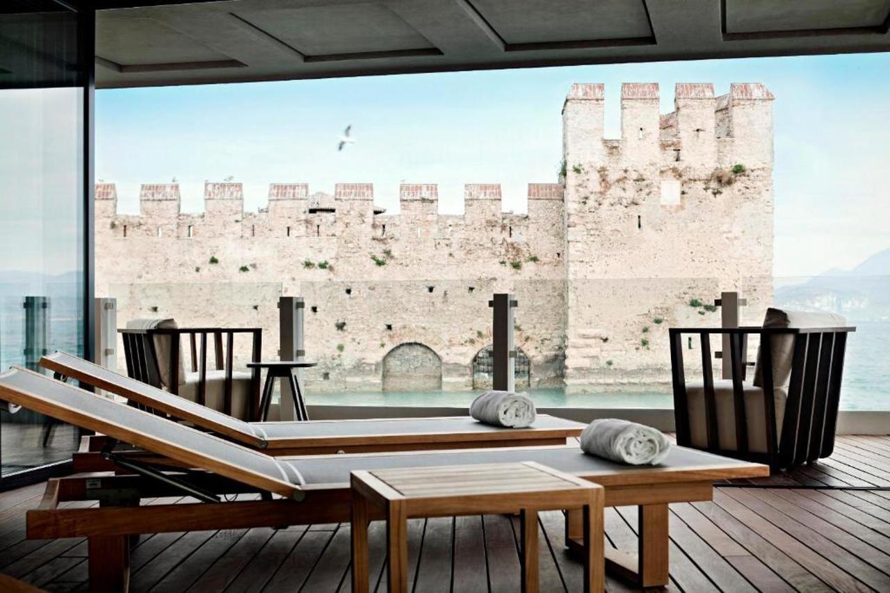 Grand Hotel Terme Sirmione Esterno foto The hotel's rooftop pool
