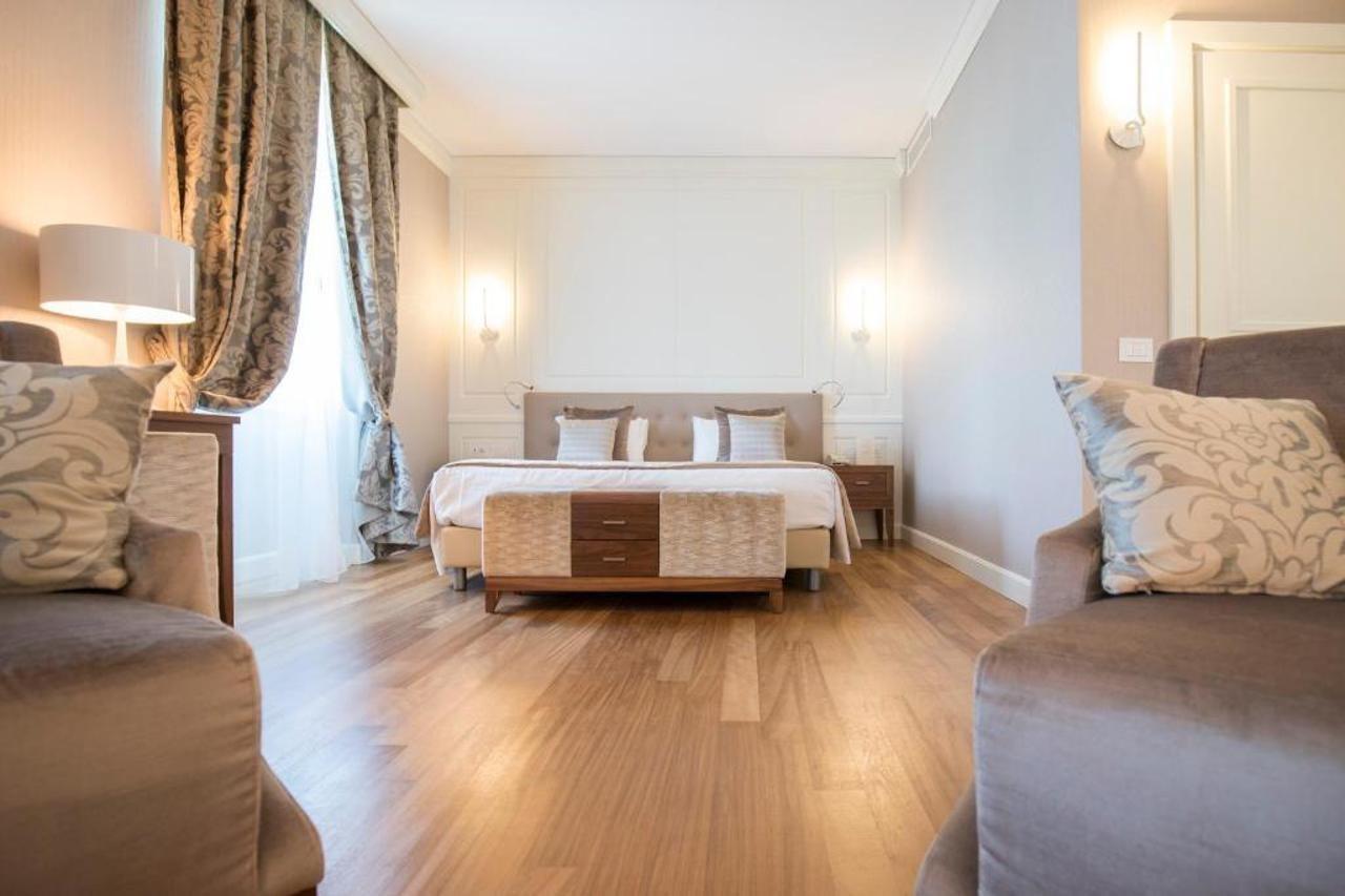 Grand Hotel Terme Sirmione Esterno foto A room at the hotel