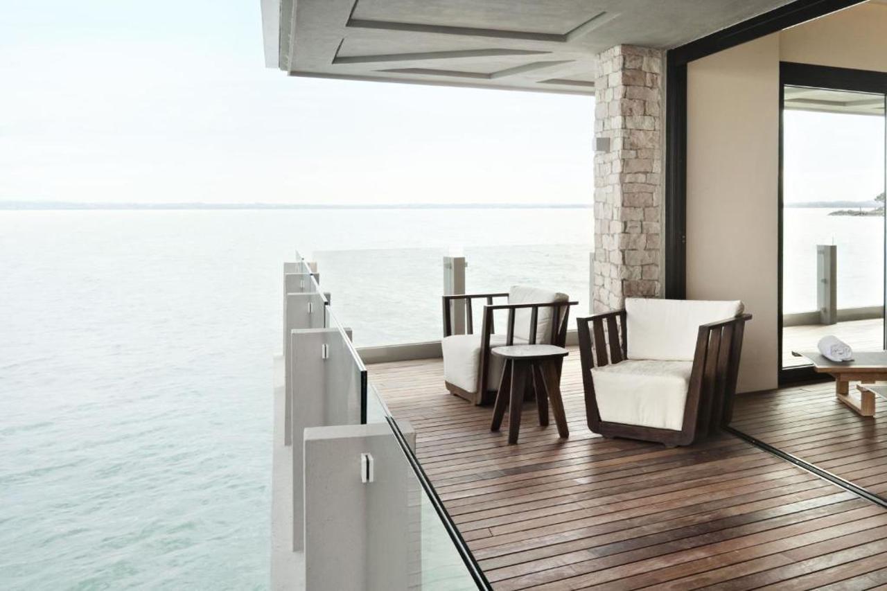 Grand Hotel Terme Sirmione Esterno foto The view from the balcony of a suite