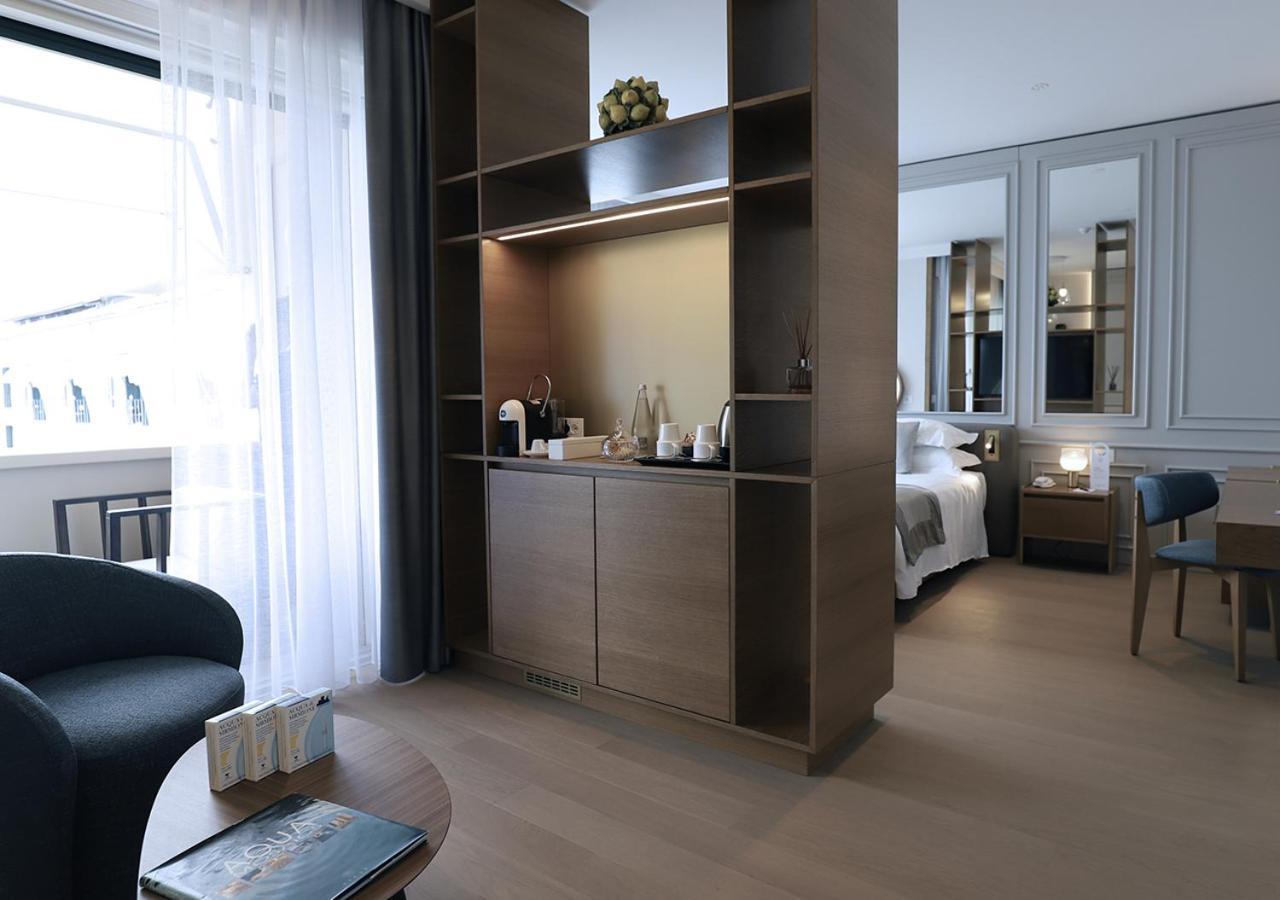 Grand Hotel Terme Sirmione Esterno foto A suite at the hotel