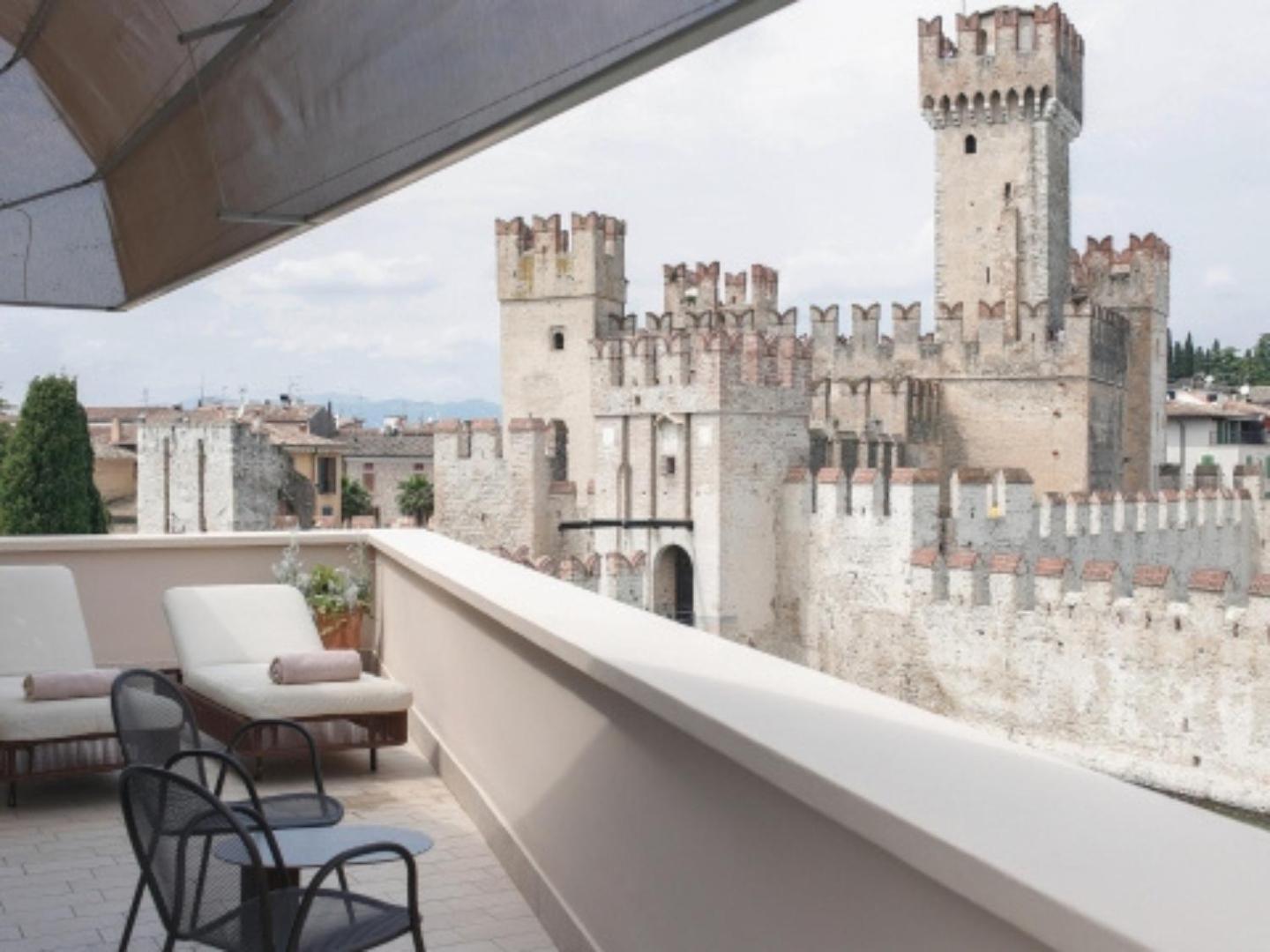Grand Hotel Terme Sirmione Esterno foto View of the White Tower from the hotel