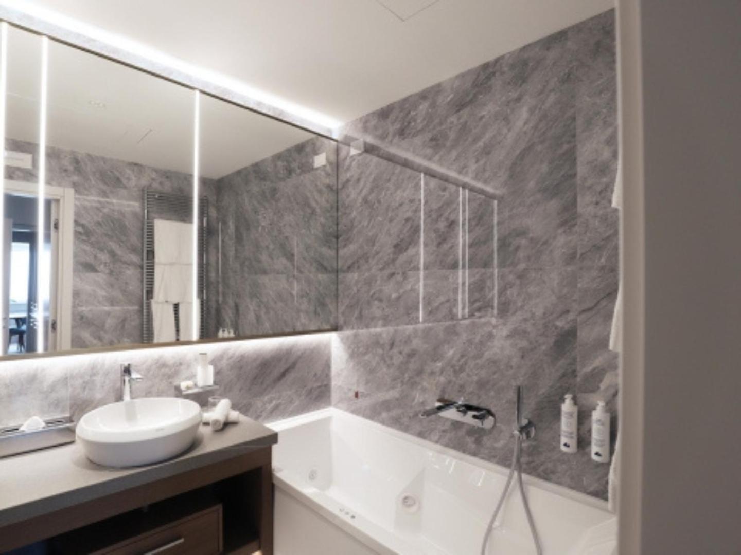 Grand Hotel Terme Sirmione Esterno foto Bathroom