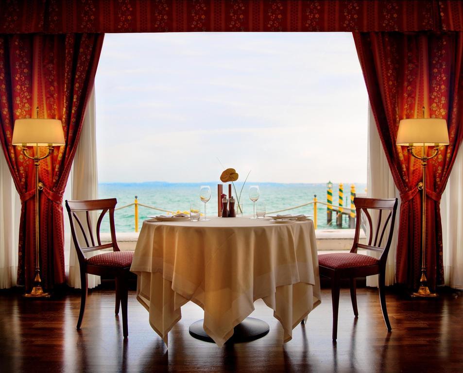 Grand Hotel Terme Sirmione Esterno foto The restaurant